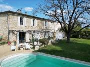 Maison de caractère avec jardin, piscine et garage plein...