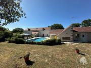 Maison de caractère de 312m² en parfait état proche de...