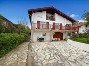 Maison + 2 appartements • Quartier recherché • Vue Rhune...