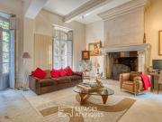 Maison de caractère, sublimée par une cour extérieure et...