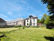 Maison avec jardin, dépendances et gîte rentable – À...