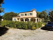 Maison de charme avec piscine et dépendances ? La...