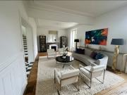 Maison de charme en meulière comprenant au rez de...