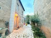 Maison de charme en pierre – 132 m² – Hyper centre – Parking