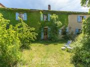 Maison de charme en pierre avec jardin et belle vue dégagée