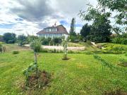 Maison de famille avec terrain et dépendances