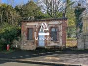 Maison de gardien au cachet unique sur terrain...