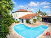 Maison de luxe de 7 pièces en vente à Chaponnay, France