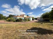 Maison de luxe de 7 pièces en vente à Les Gonds, France