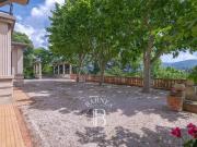 Maison de luxe de 8 pièces en vente à Marseille, France