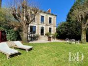 Maison de luxe de 8 pièces en vente à Nantes, France