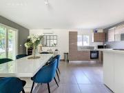 Maison de 6 pièces de luxe en location à Écully, France