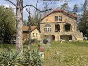 Maison de Maitre à rénover au coeur du village