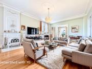 Maison de Maître avec annexe et dépendance à La...