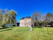 Maison de maître avec dépendances à vendre près de...