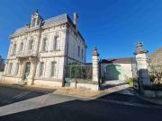 Maison de maître avec dépendances et piscine 331m² Mazion
