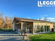 Maison de plain pied  2 chambres plus bureau. Garage....