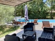 Maison de plain pied 4 chambres Terrain arboré Piscine