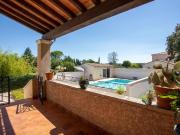 Maison de plain pied à Uzès avec grand terrain, piscine...