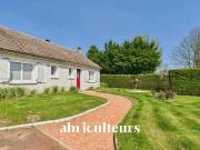 Maison de plain pied avec garages et grand terrain à...