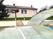 Maison de plain pied avec piscine et parc cloturé