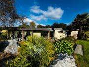 Maison de plain pied lumineuse sur grand terrain...