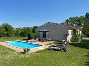 Maison de plain pied, trois chambres, piscine, terrain, vue