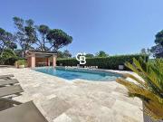 Maison de luxe de 8 pièces en vente à Fréjus, France