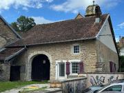 Maison de village 2 pièce s 58 m2 rénovée avec dépendances
