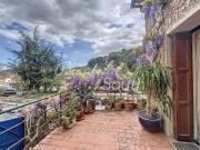 MAISON DE VILLAGE AVEC COUR, TERRASSE ET VUES, CORBERE