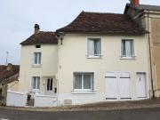 Maison de village avec garage à vendre proche St. Savin 86