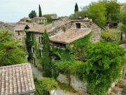 Maison de village avec jardin et cours intérieures,...