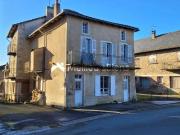 Maison de village avec petit terrain et grange