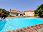 Maison de village avec piscine et son appartement à...