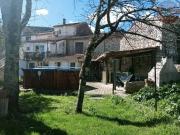 Maison de village avec très jolie jardin et piscine