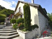 Maison de village rénovée avec joli terrain