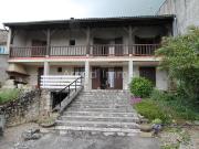 Maison de village, trois chambres, une cour intérieure...