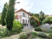 MAISON DE VILLE AVEC GRAND JARDIN ARBORE