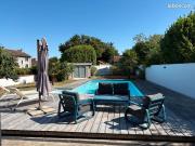 Maison de ville avec piscine, jardin et garage