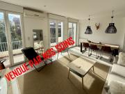 maison de ville avec terrasse et petit jardin