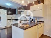 Maison de ville avec terrasse et piscine en plein centre...