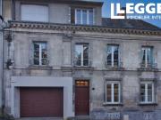 Maison de ville de caractère avec garage, cour et dépendance