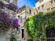 MAISON DE VILLE EN PIERRES AVEC TERRASSE VUE MER