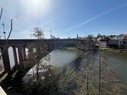 Maison de ville idéalement située au coeur de Villeneuve...