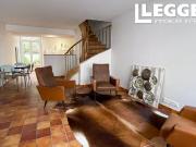 Maison de ville mitoyenne rénovée 64m2, 3 pièces avec...