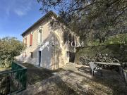 Maison de ville sur deux niveaux, 3 chambres et garage pro