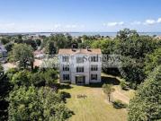 Maison en bord de mer avec jardin