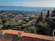 Maison en bord de mer avec jardin