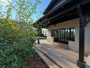 Maison en bord de mer avec jardin