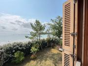 Maison en bord de mer avec jardin